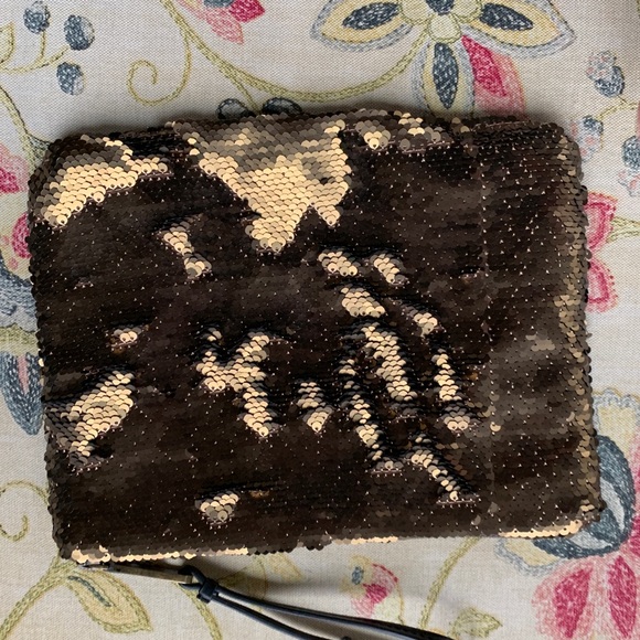 Bronze sequined wristlet - Picture 2 of 4